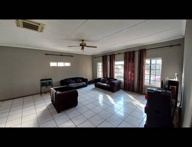 3 BEDROOM HOUSE FOR SALE IN PRETORIA GARDENS